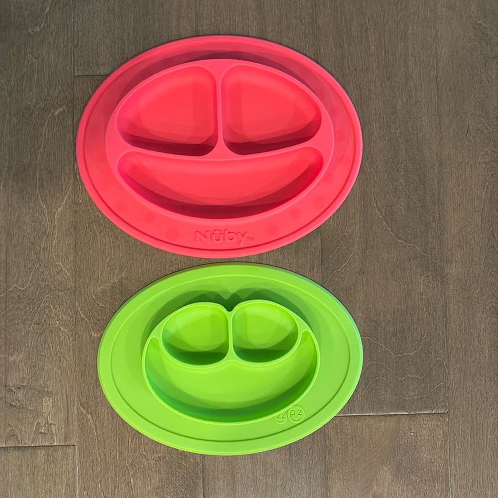 Nuby and EZ PZ baby no slip plates green and red